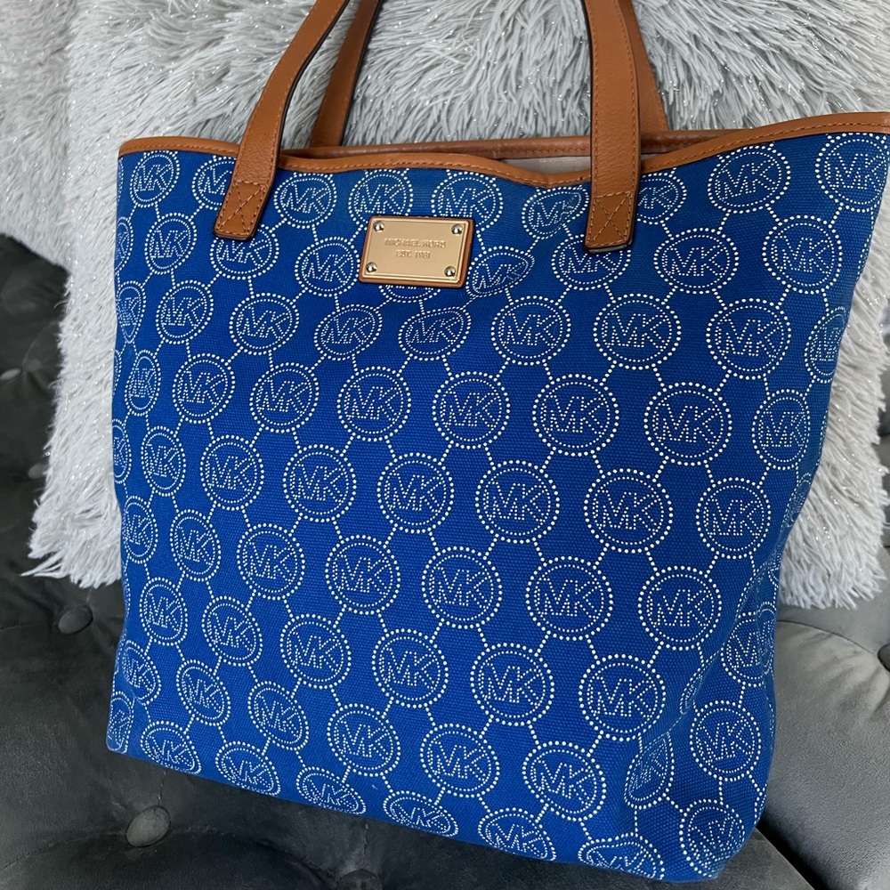 Micheal Kors medium size tote